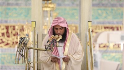 إمام المسجد النبوي في خطبة الجمعة: الشفاعة بالخير مندوبة شرعاً