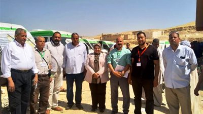 كشف وعلاج بالمجان.. قافلة طبية تفحص 1200 مواطنًا في 