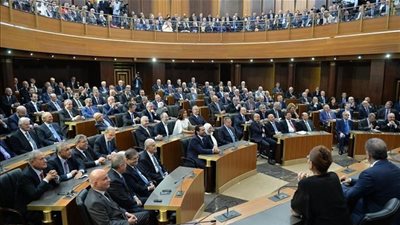 ناشطون يقتحمون مجلس النواب اللبناني ويثيرون الشغب