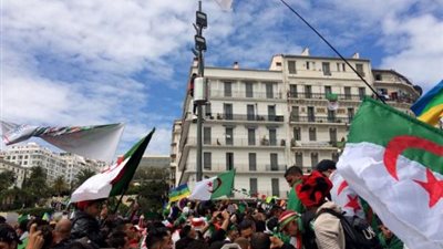 الجزائر: المحتجون يصرخون ضد قانون الوقود الجديد