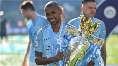 مانشستر سيتي يفكر في تمديد عقد فرناندينيو موسم آخر 