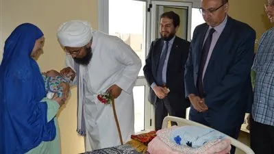 الداعية الحبيب علي الجعفري في زيارة للأطفال المرضى بمستشفى الأطفال بجامعة المنصورة 