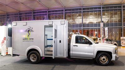 اطلاق أول سيارة إسعاف سعودية لمعالجة الصقور في العالم