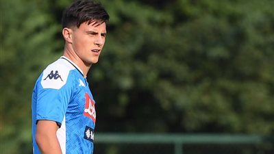 صراع ثلاثي بين الريال وبرشلونة وباريس لضم موهبة نابولي