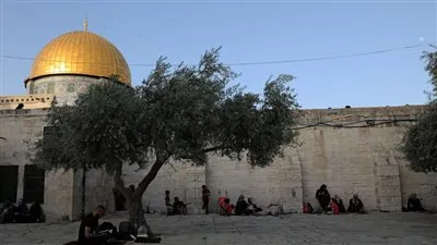 قوات الاحتلال تعتقل محافظ القدس وأمين سر حركة فتح  