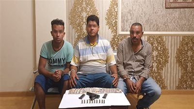 ضبط مرتكبي واقعة سرقة سيارة مستشار في التجمع الأول