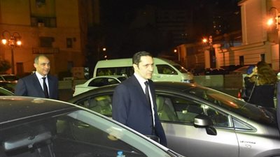 علاء وجمال مبارك يصلان لعزاء الدكتور طارق كامل وزير الاتصالات السابق