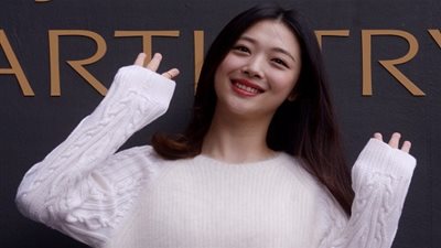 التفاصيل الكاملة حول انتحار المطربة الكورية سولي في منزلها 