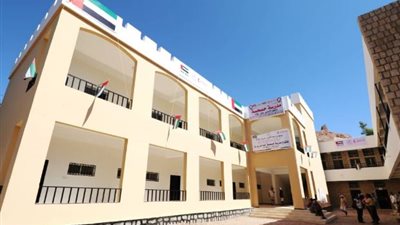 هيئة الهلال الأحمر الإماراتي تفتتح مدرسة حسحسة للتعليم الأساسي بشبوة   