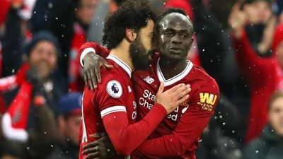 تعليق مفاجئ من أسطورة ليفربول عن أزمة صلاح وماني