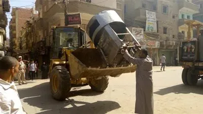 لافتات مخالفة وباعة جائلين.. إزالة 529 حالة إشغالات في بني سويف