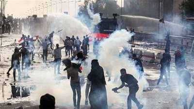 القضاء العراقي يأمر بالقبض على عنصري شرطة بتهمة قتل متظاهرين