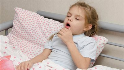 اعراض الالتهاب السحائى | الأسباب والعلاج .. وهكذا تحمين طفلك منه!