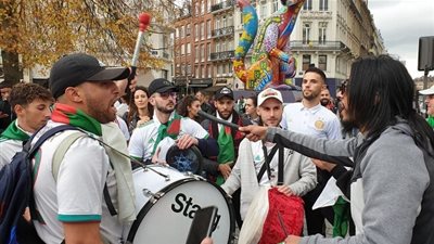 جماهير الجزائر تحتفل في فرنسا بعد الفوز على كولومبيا