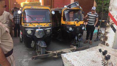 حملات مفاجئة بشوارع الزقازيق لضبط مركبات التوكتوك المخالفة 