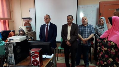 وكيل تعليم الفيوم يتابع الدورة التدريبية المتقدمة لمهارات الحاسب الآلي لمعلمات التعليم المجتمعي
