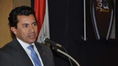 وزير الشباب يهنئ شلبي على نجاح معسكر تدريب المنتخب العربي لعبور المانش 