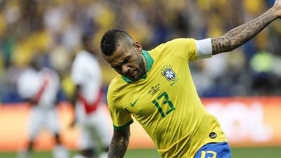 ألفيس يهاجم باريس سان جيرمان