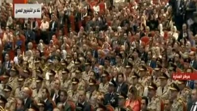 تفاعل الحضور بالزغاريد والتصفيق الحار لحظة إعلان نتيجة دفعة طب القوات المسلحة (فيديو)