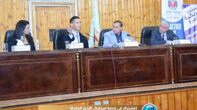 وفد من السفارة الأمريكية يزور جامعة سوهاج للتعريف بالمنح الدراسية للطلاب (صور)