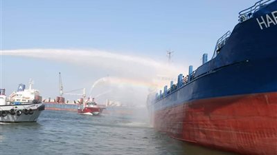 حريق محدود في كابينة قيادة سفينة بميناء دمياط 