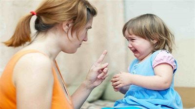 5 سلوكيات تدمر شخصية طفلك
