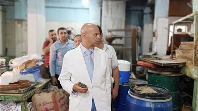 ضبط وإعدام 900 كيلو حلويات غير صالحة بالشرقية (فيديو)