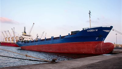 السيطرة على حريق شب بإحدى السفن بميناء دمياط 