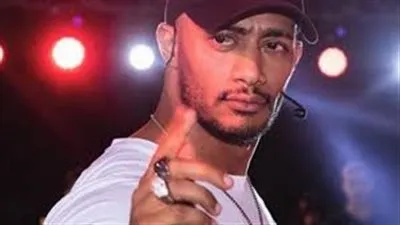 محمد رمضان يوجه الشكر لطلبة الجامعة الأمريكية بعد تكريمه 