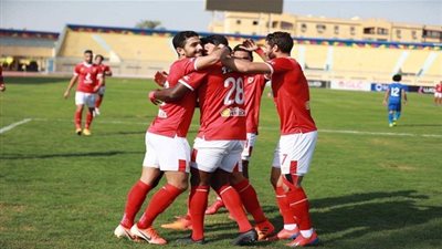 قرار مفاجئ يمنع ثنائي الأهلي من المشاركة في المباريات