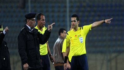 محمود البنا يدير لقاء الزمالك والمقاولون العرب بالدوري