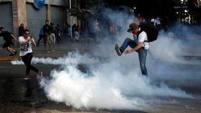 إعلان حالة الطوارئ وتوقيف خدمة مترو الأنفاق في تشيلي بسبب الاحتجاجات العنيفة