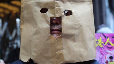 المتظاهرون في هونج كونج يسخرون من قادة الصين 