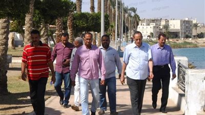السكرتير العام يتابع أعمال التطوير والتجميل في أحياء السويس (صور)