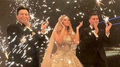 شاهد.. عمرو دياب يشعل حفل زفاف ابن هاني شاكر أجدد أغانيه