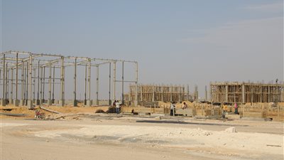 35% معدل الإنشاءات بمجمع الصناعات الصغيرة والمتوسطة بمدينة نجع حمادي في قنا (صور)