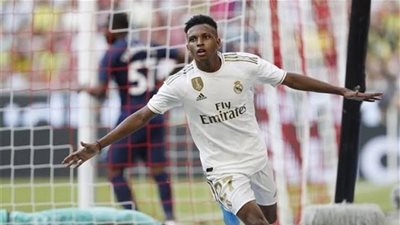 موهبة ريال مدريد يصدم منتخب بلاده ويرحب بقميص إسبانيا