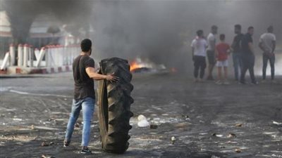 مسلحون يقمعون المتظاهرين في جنوب لبنان