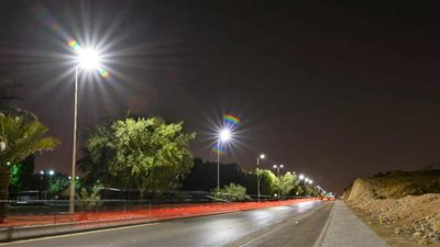 إنارة المناطق المظلمة على الطريق السريع 