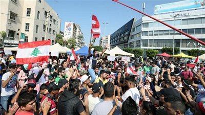 عاجل... عشرات الآلاف يتظاهرون في طرابلس اللبنانية
