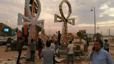 استجابة لـ على مسئوليتي.. محافظ الأقصر يزيل مجسم مفتاح الحياة المقلد من أمام 