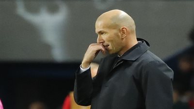 خطر الإقالة يحيط بزيدان