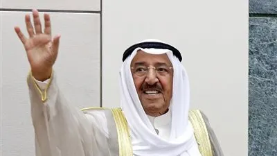 أول فيديو لأمير الكويت بعد رحلة العلاج