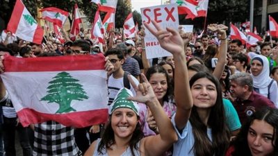 وسائل إعلام لبنانية: كل القوى السياسية وافقت على ضريبة الواتساب