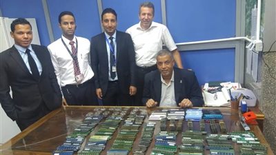 بقيمة 350 ألف جنيهًا.. جمارك مطار الغردقة تضبط محاولة تهريب كمية من أجزاء ومستلزمات أجهزة الكمبيوتر (صور) 