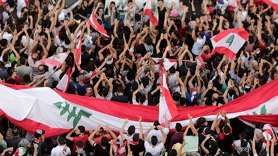 استمرار الاحتجاجات اللبنانية على الرغم من حزمة الإصلاحات التي قدمتها الحكومة 