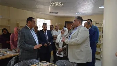 محافظ البحيرة يتفقد مكتبة كفر الدوار ويؤكد افتتاحها خلال شهر (صور)