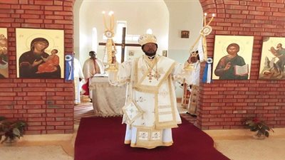 أسقف أوغندا يترأس القداس الإلهي بكاتدرائية القيامة المقدسة في جينيا (صور)