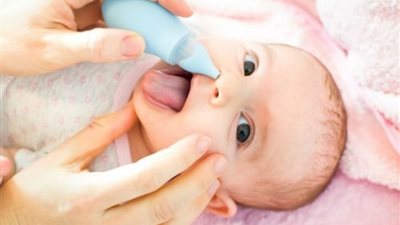 بعد سقوط الأمطار.. نصائح هامة لحماية رضيعك من تقلبات الجو