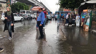 الطقس الان بعد هطول الأمطار.. أجواء باريسية بمنطقة العباسية (صور)